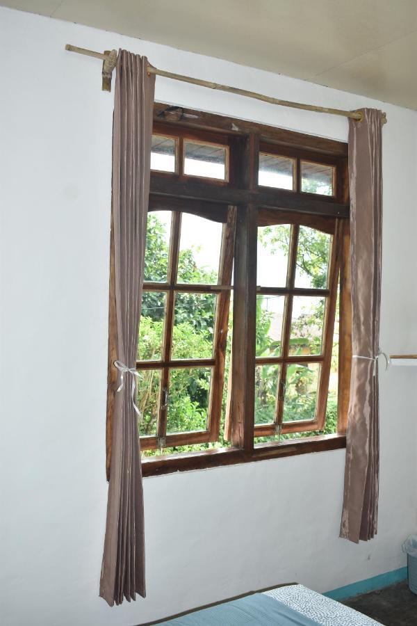 Mama'S Homestay Ruteng Exterior foto